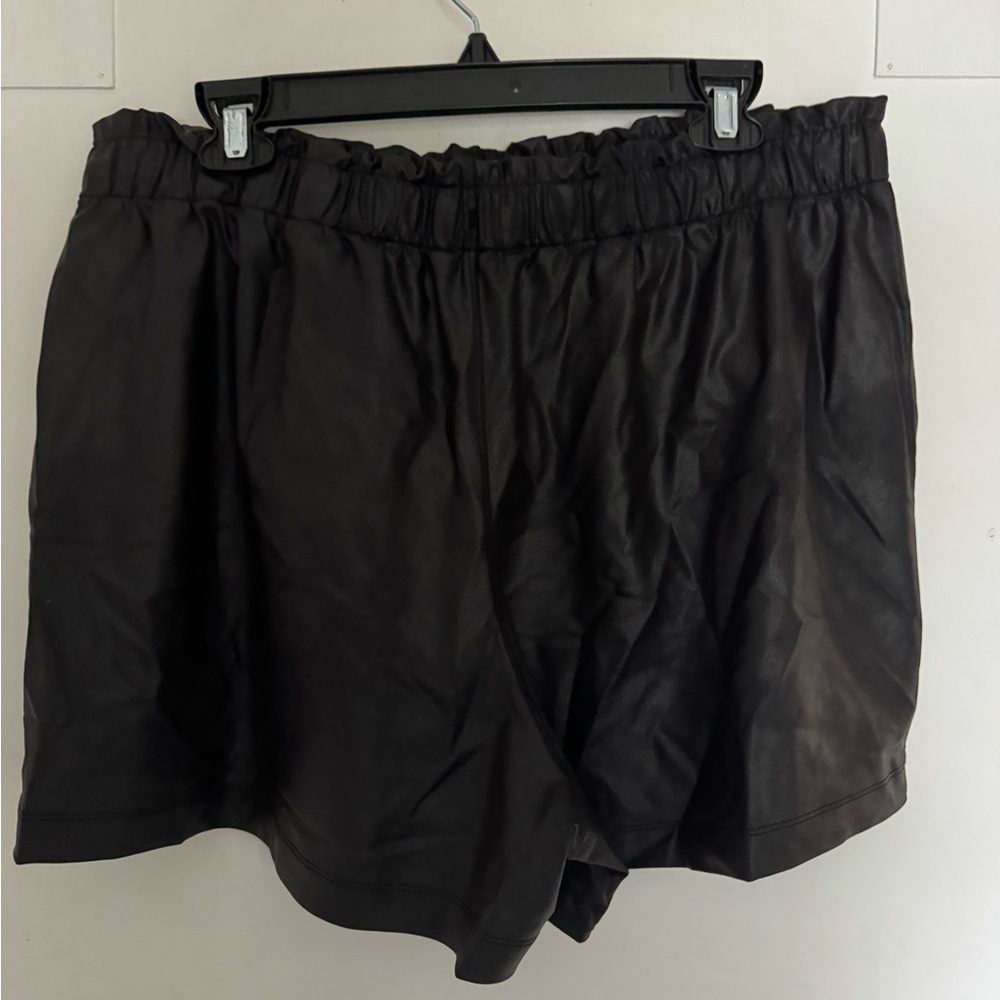 Athleta Gleam Short - Picture 4 of 4
